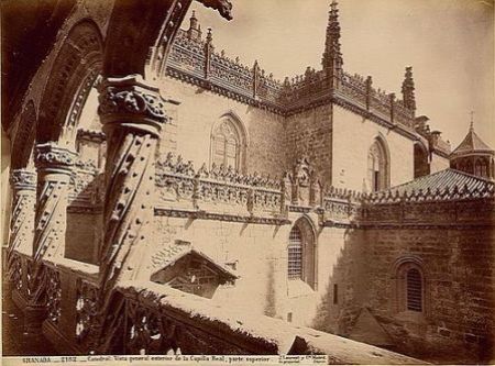 Вид на верхню частину усипальниці католицьких королів в Гранаді